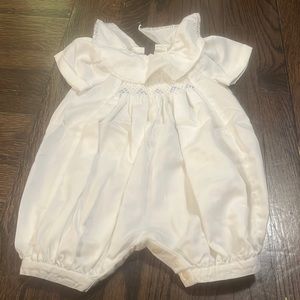 White Short-Sleeved Romper with Lace Collar and Blue Embroidered Detailing